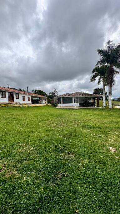 Finca Con Vistas Al Lago Calima Vila Exterior foto